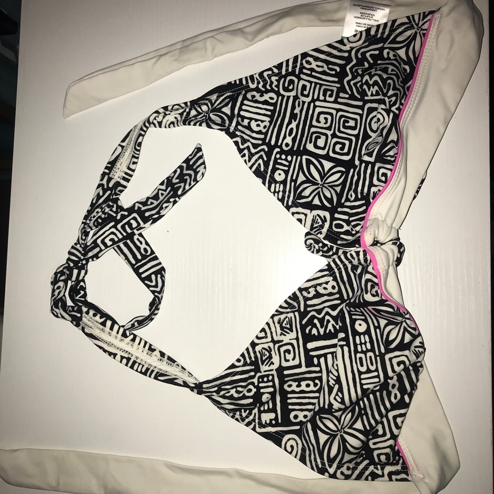 Black and White Geometric Bikini with Modern Design